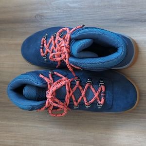 Columbia hiking shoes NWOB